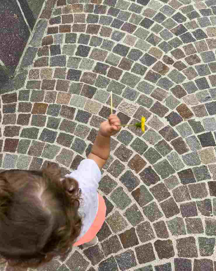 Giulietta Rossi fiore giallo colore Valentino