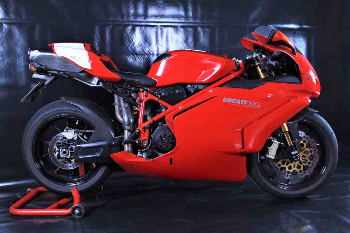 Ducati 999 come guadagnare con le moto