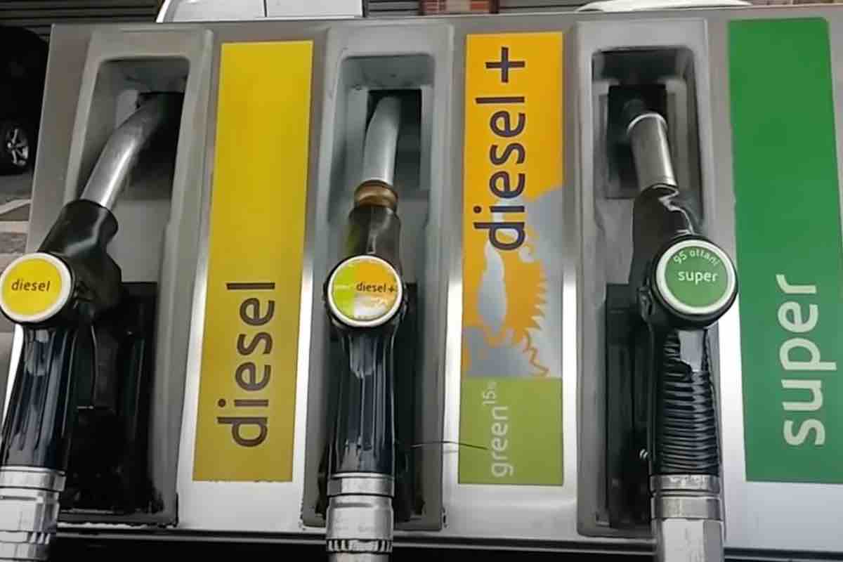 Prezzo benzina: la novità in Italia