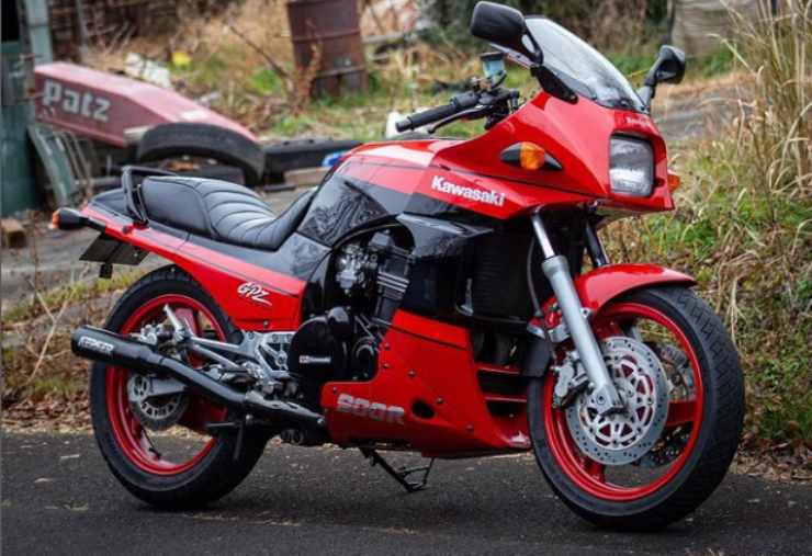 Kawasaki GPZ90R, la moto iconica