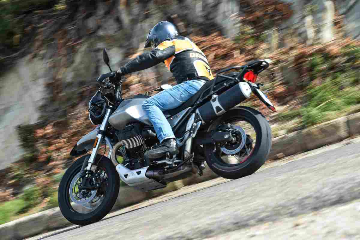 Moto Guzzi V85 TT offerta di Agosto