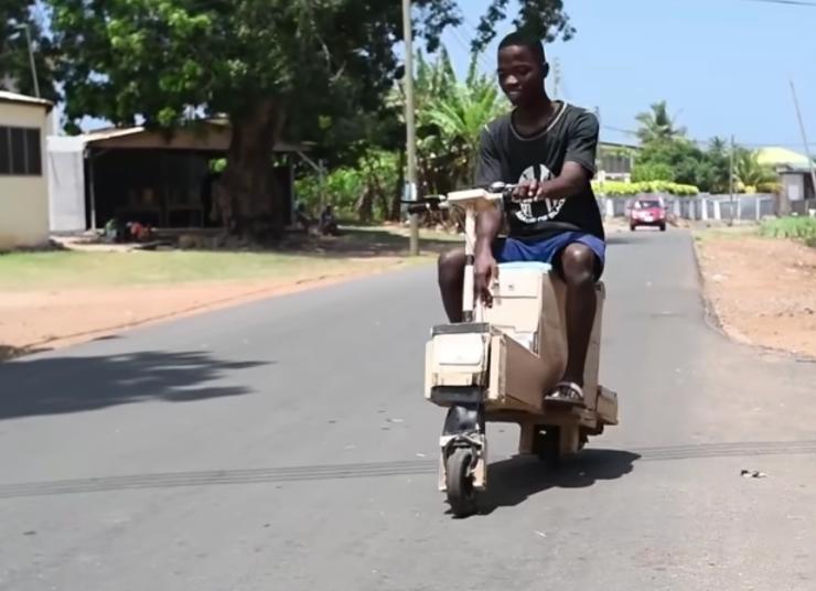 Lo scooter elettrico di Samuel Aboagye