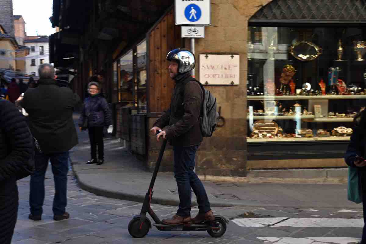 Casco in monopattino 