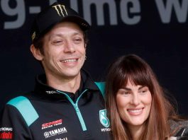 Valentino Rossi con la sua compagna Francesca Sofia Novella