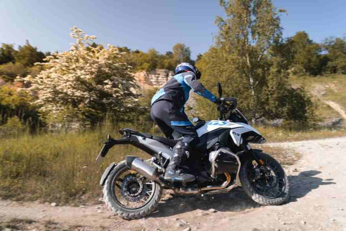 Bmw R 1300 GS 2023, regina anche del fuoristrada: ecco le caratteristiche