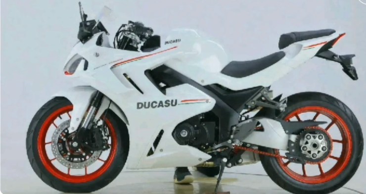 Ducasu DK400, la somiglianza con la Ducati