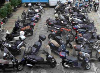 E' lotta tra Italia e Giappone nel mondo degli scooter