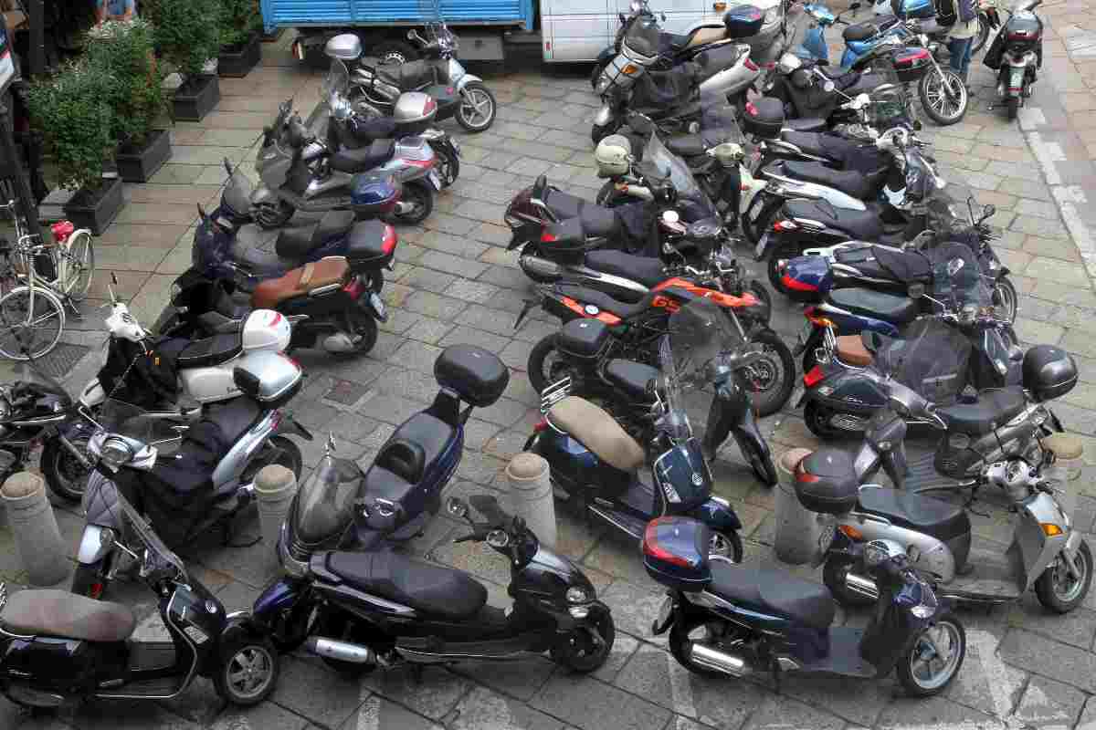 E' lotta tra Italia e Giappone nel mondo degli scooter