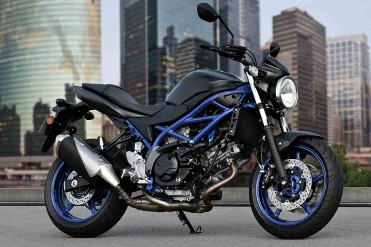 La Suzuki SV 650 cambia colori per l'edizione 2023