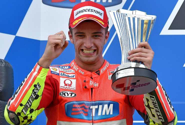 Andrea Iannone felice con Elodie