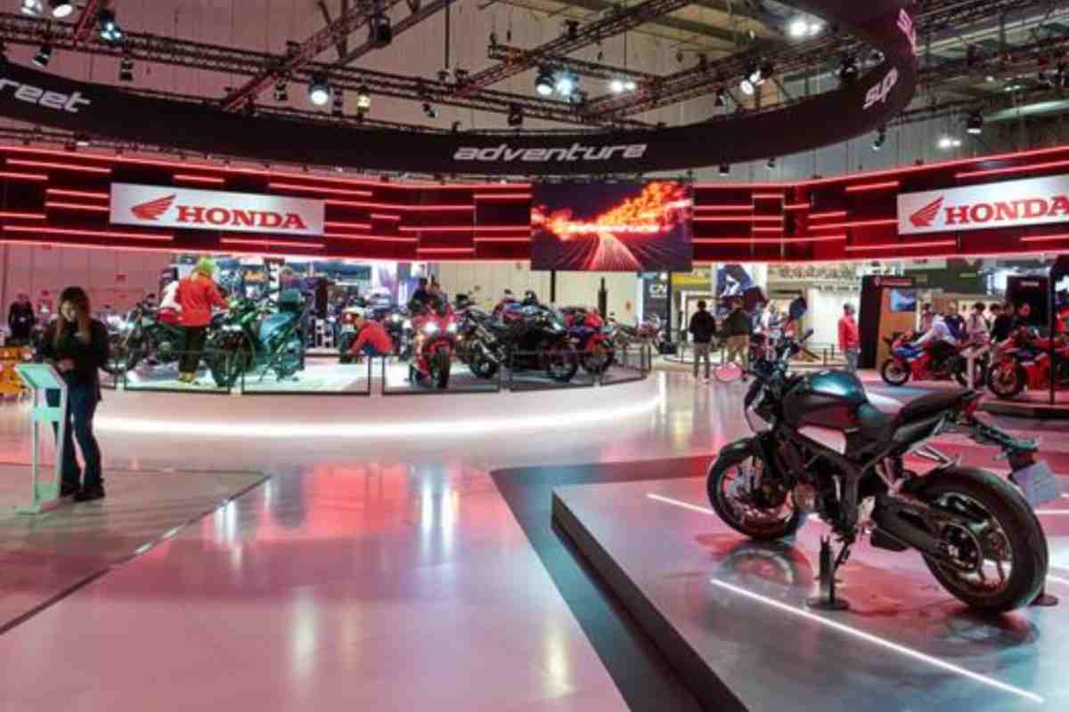 Honda ha scelto EICMA per il suo nuovo gioiello: applausi a scena aperta