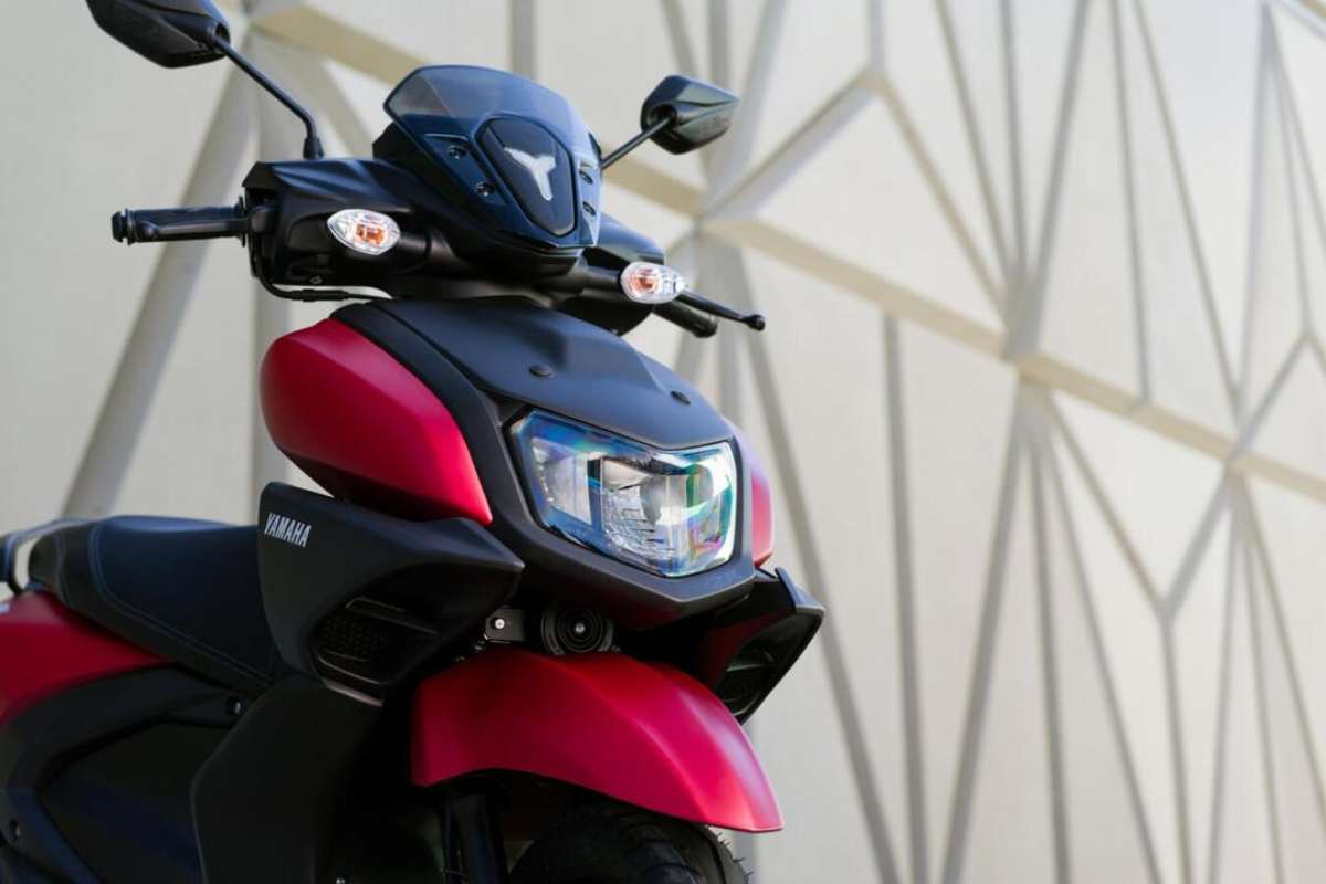 Il mondo degli scooter cambia con Yamaha RayZR: soluzioni uniche