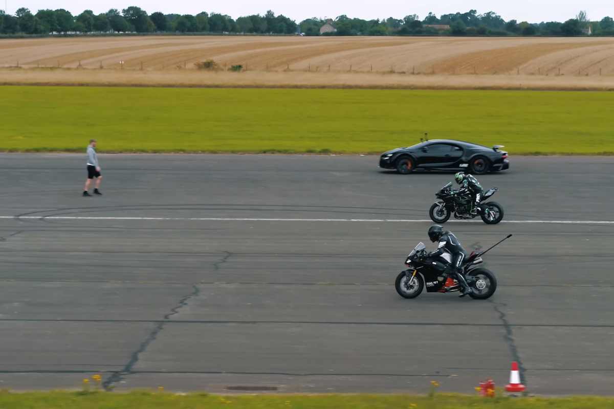 bugatti vs kawasaki e ducati drag race