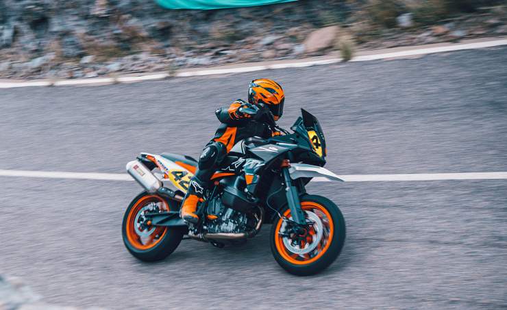 KTM 890 SMT, caratteristiche 