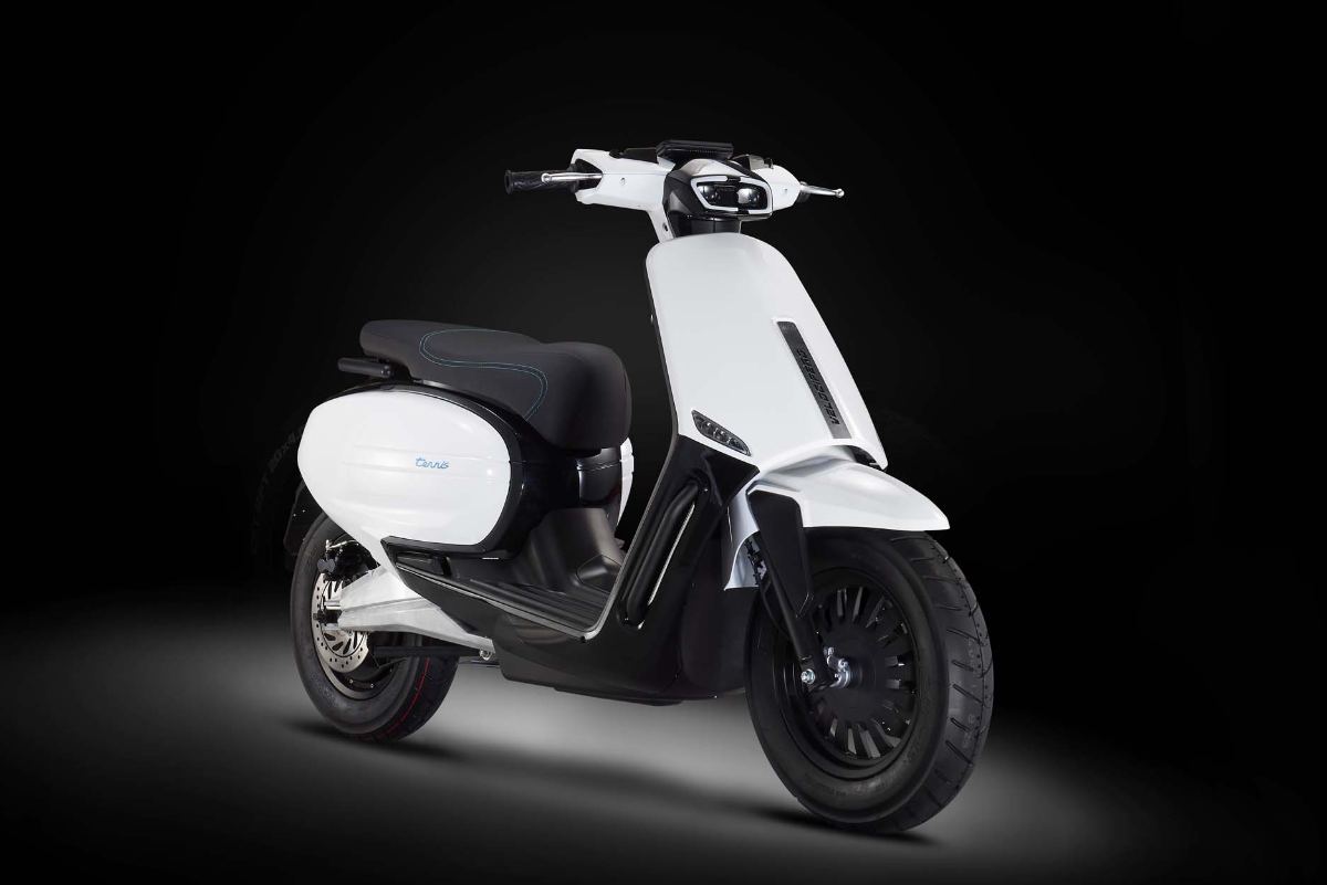Nuovo scooter italiano totalmente elettrico