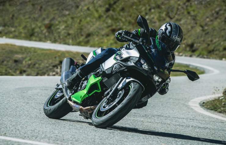 Kawasaki Versys 7 Hybrid novità moto Giappone