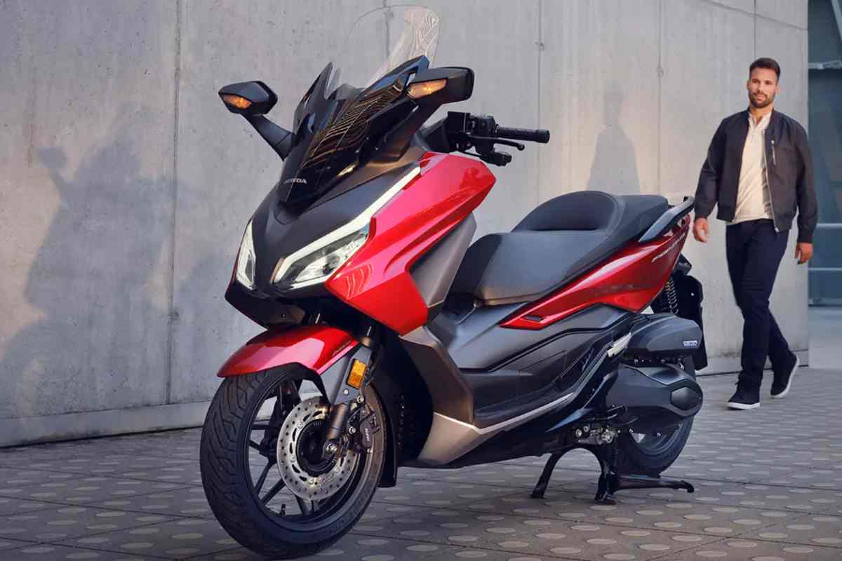 Nuovo scooter Honda forza 350