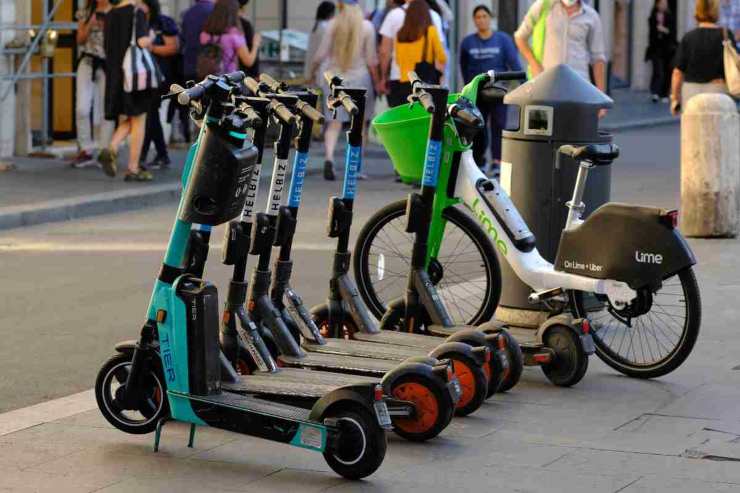 stop alla circolazione palermo moto biciclette monopattini