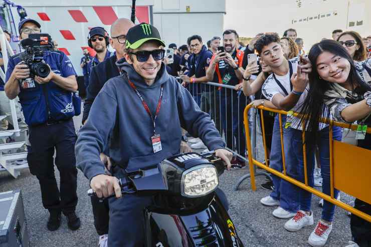 MotoGP, basta scooter a benzina