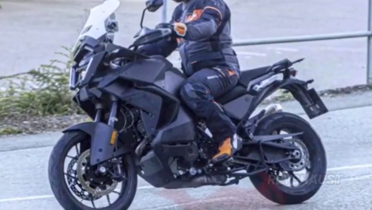 KTM 1390 SMT moto foto spia 2024