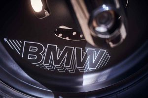 BMW presenta una mini moto elettrica