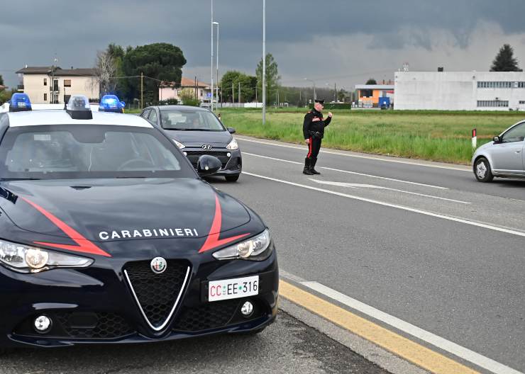 Scooter ubriaco scontro Carabinieri auto