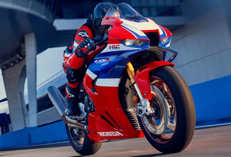 Honda CBR1000RR R SP moto supersportiva novità pazzesca prestazioni