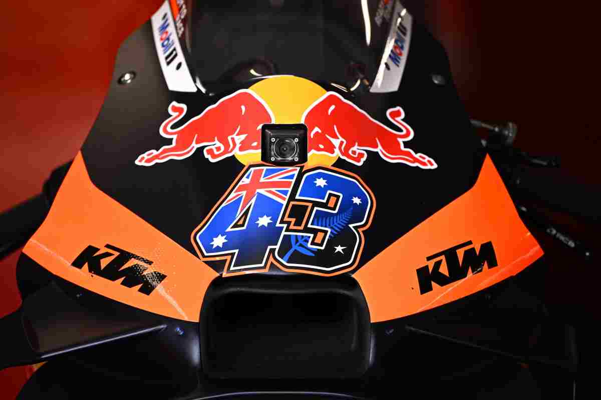 Toby Price saluta la KTM