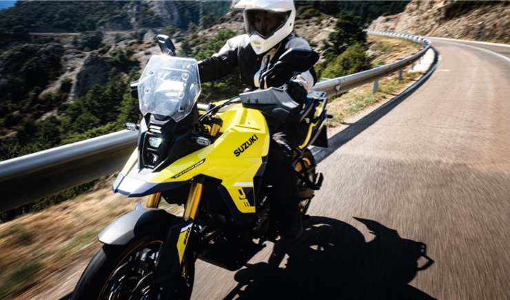 Moto Suzuki V-Strom 800DE salto dirupo Austin Taylor