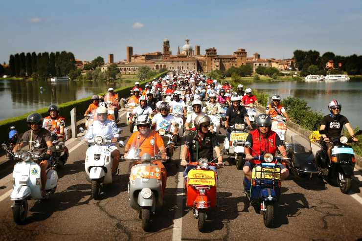 Vespa World Days 2024 occasione moto scooter evento