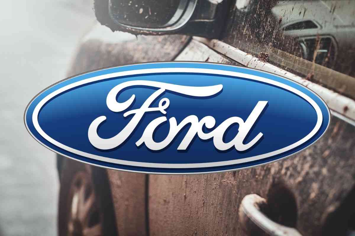 Questa Ford è ridotta ad un catorcio: guardate come cambia tutto