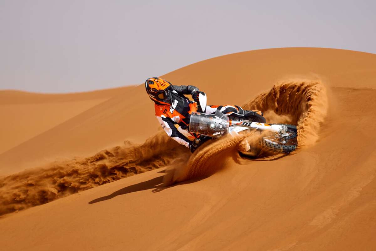 KTM, dalla sabbia della Dakar emerge un mostro