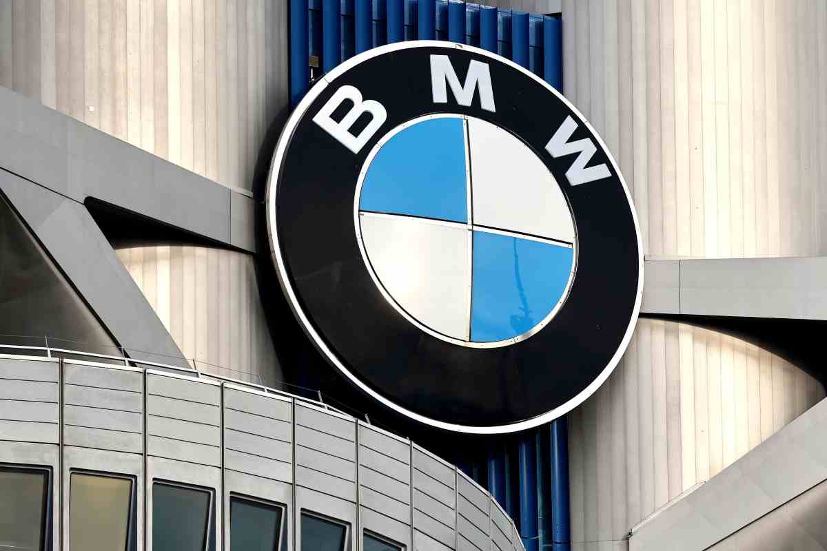 BMW, grave problema per l'amatissimo modello: è scattato il richiamo