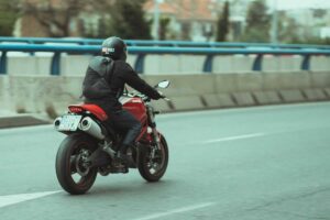 Moto, novità clamorosa in autostrada dall'Europa: avranno un privilegio unico