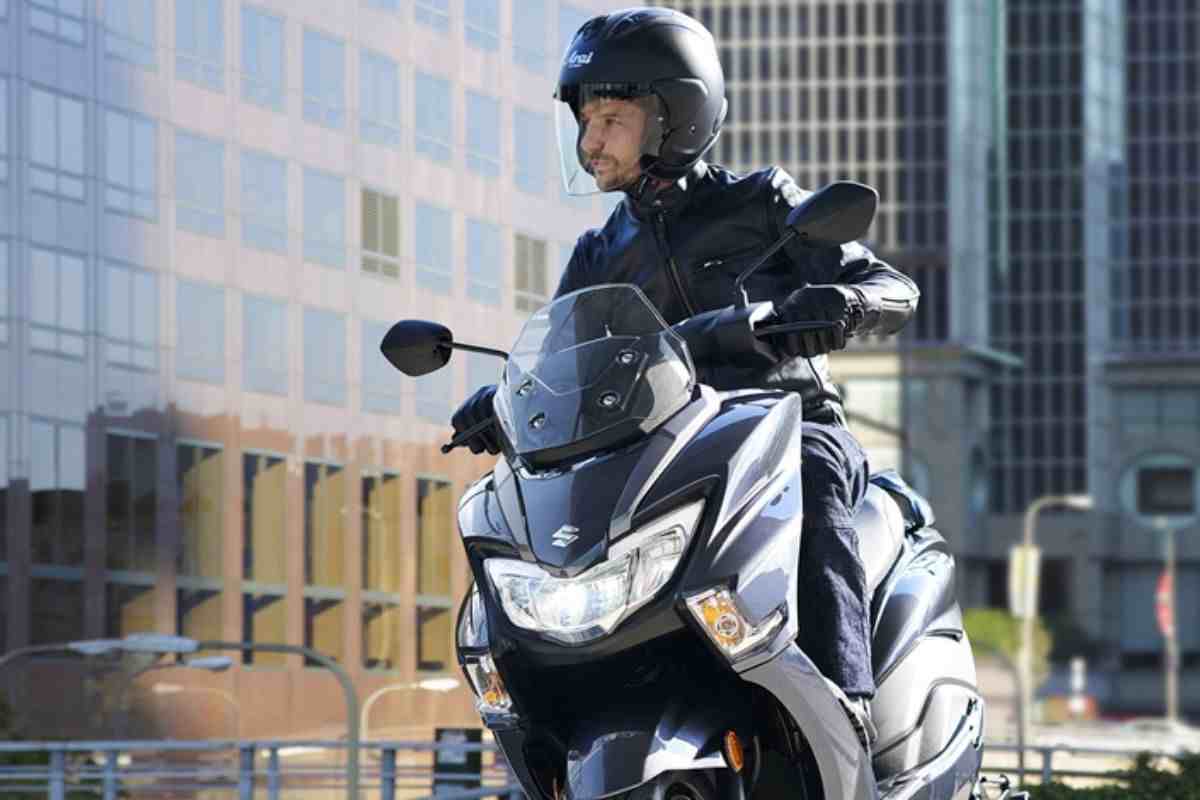 Scooter, dal Giappone arriva un modello ideale per le città italiane: il prezzo è eccezionale