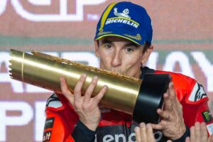 Marquez festeggia sul podio
