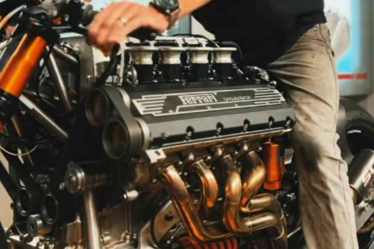 HF 355 con motore Ferrari