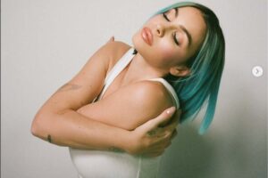 Rose Villain in primo piano