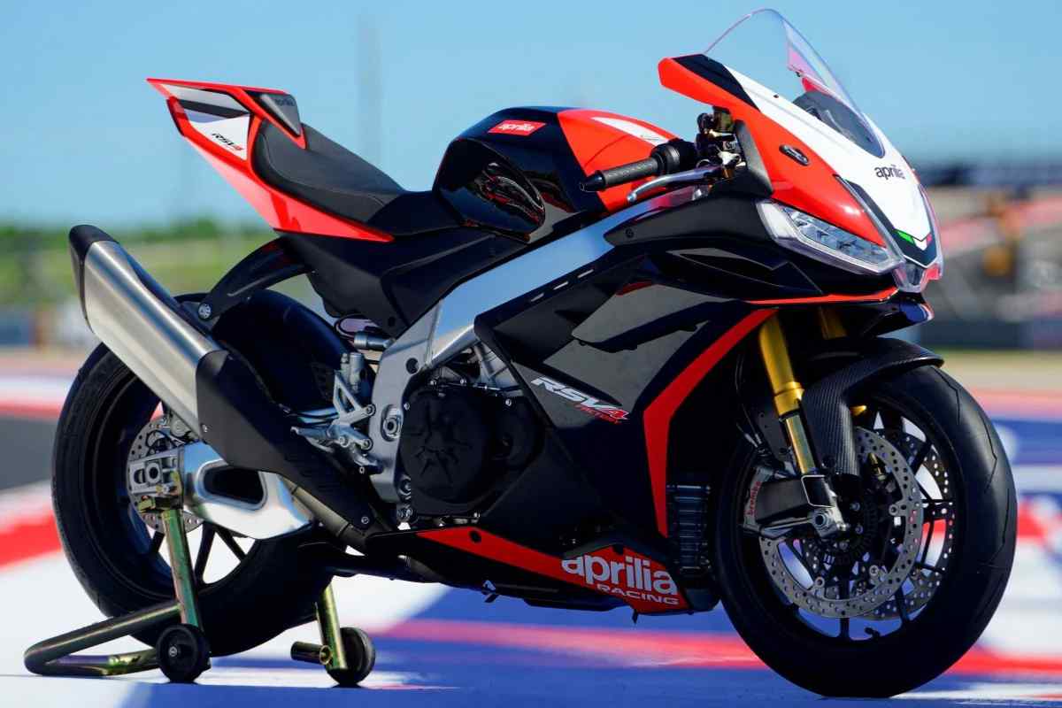 Aprilia RSV4 Factory
