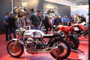 Un'esposizione di Moto Guzzi
