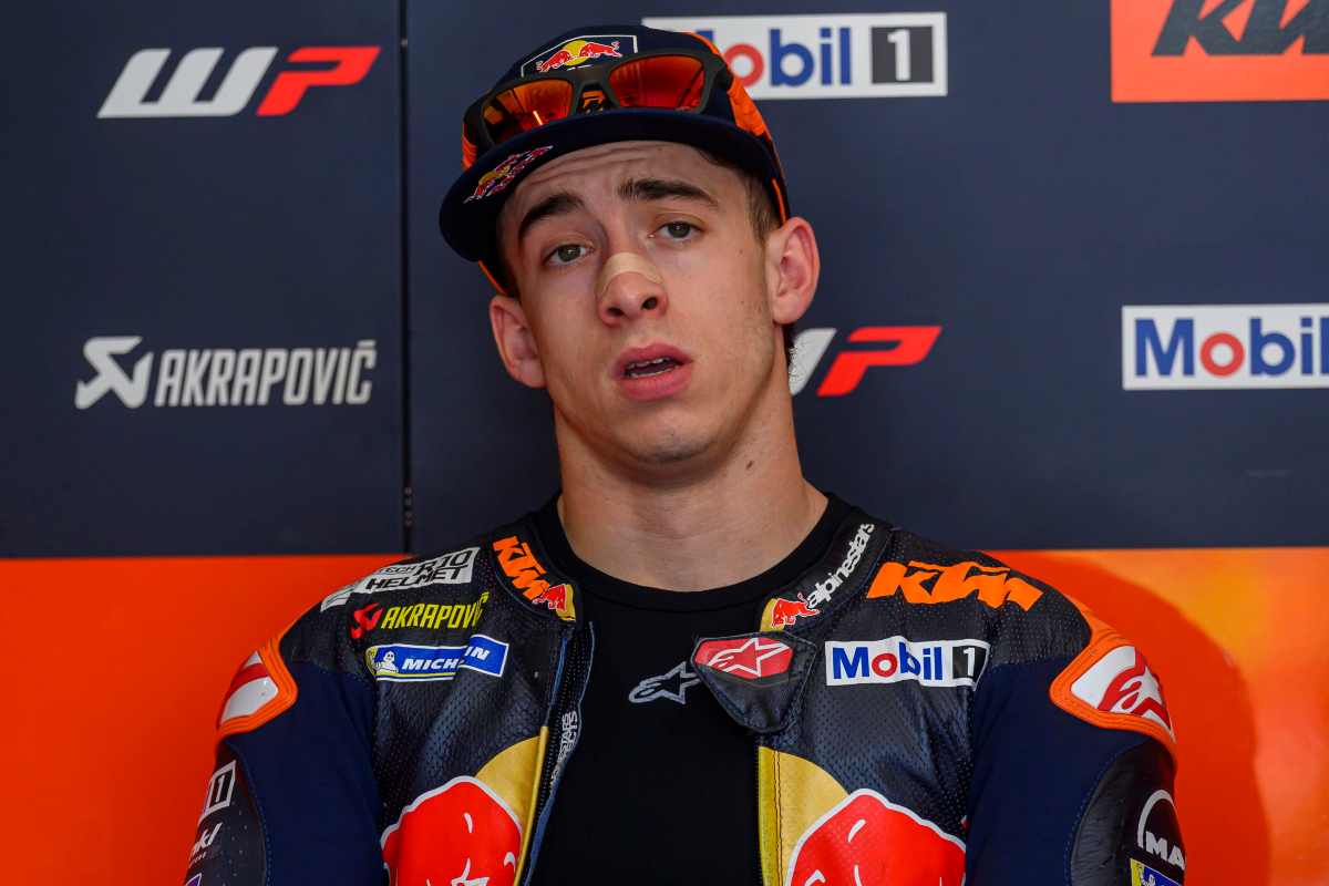 Pedro Acosta deluso nel box KTM