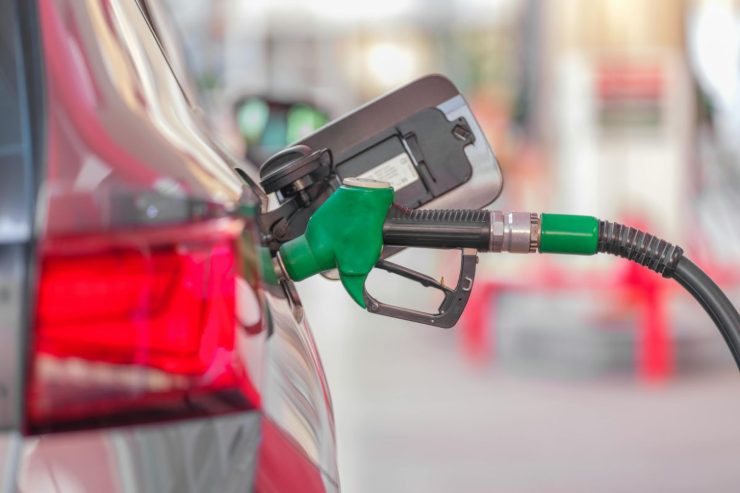 Benzina auto stazione costo 4 anni