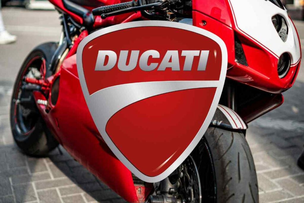 Ducati Monster nuovo motore bicilindrico 890