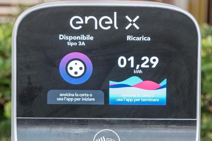 Enel X Way ricarica colonnina elettrica