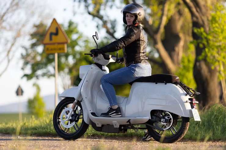 Vespa Piaggio elettrica eSchwalbe