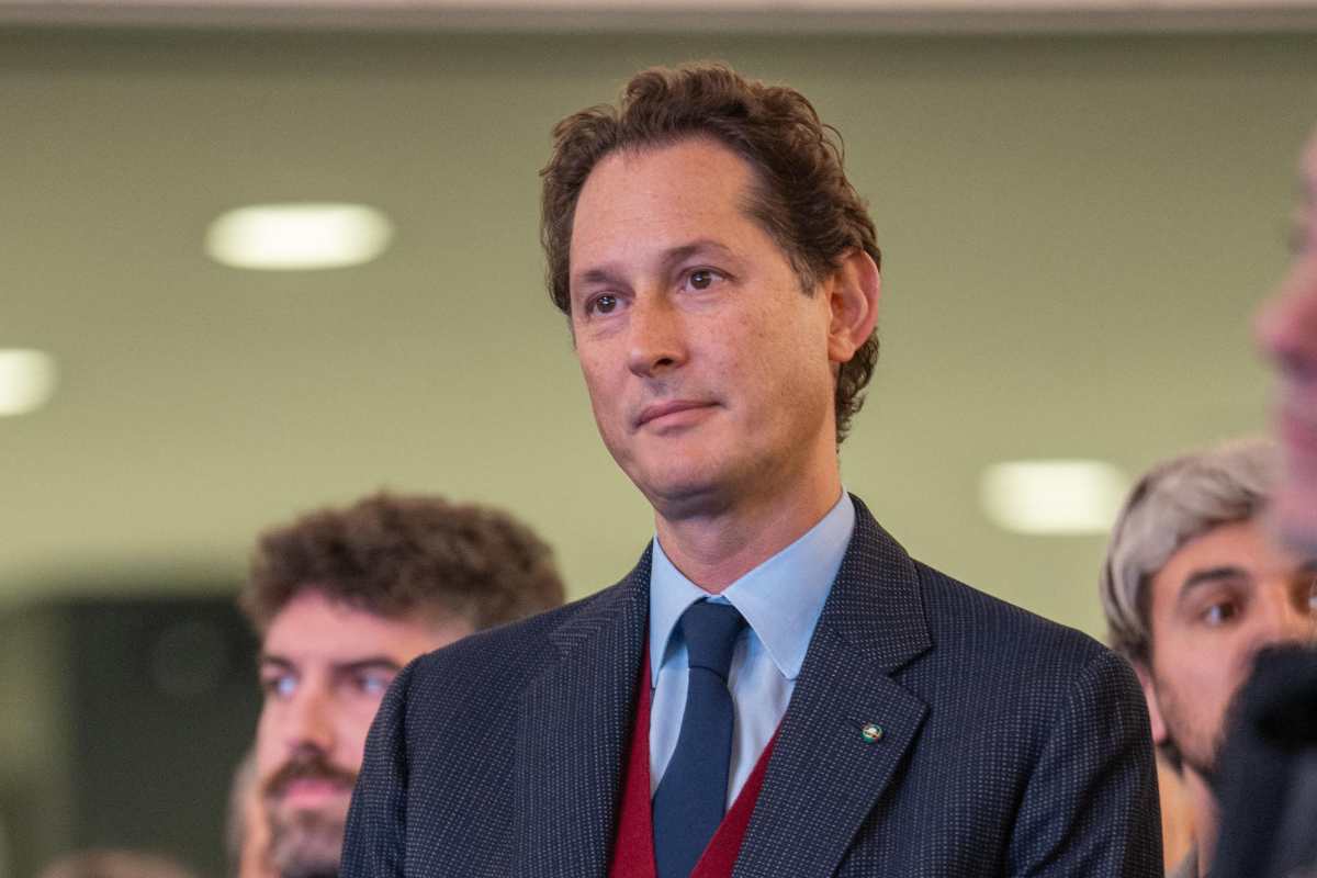 john elkann mostra auto