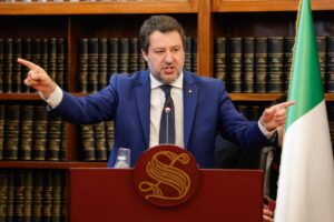 Matteo Salvini farmaci problemi ritiro patente