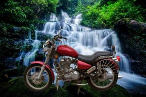 Cascata Roma Valle dell'inferno moto scooter