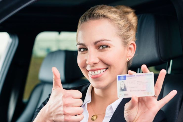 Patente auto età problemi fake news