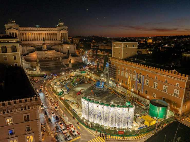Piazza Venezia Roma cantiere blocca